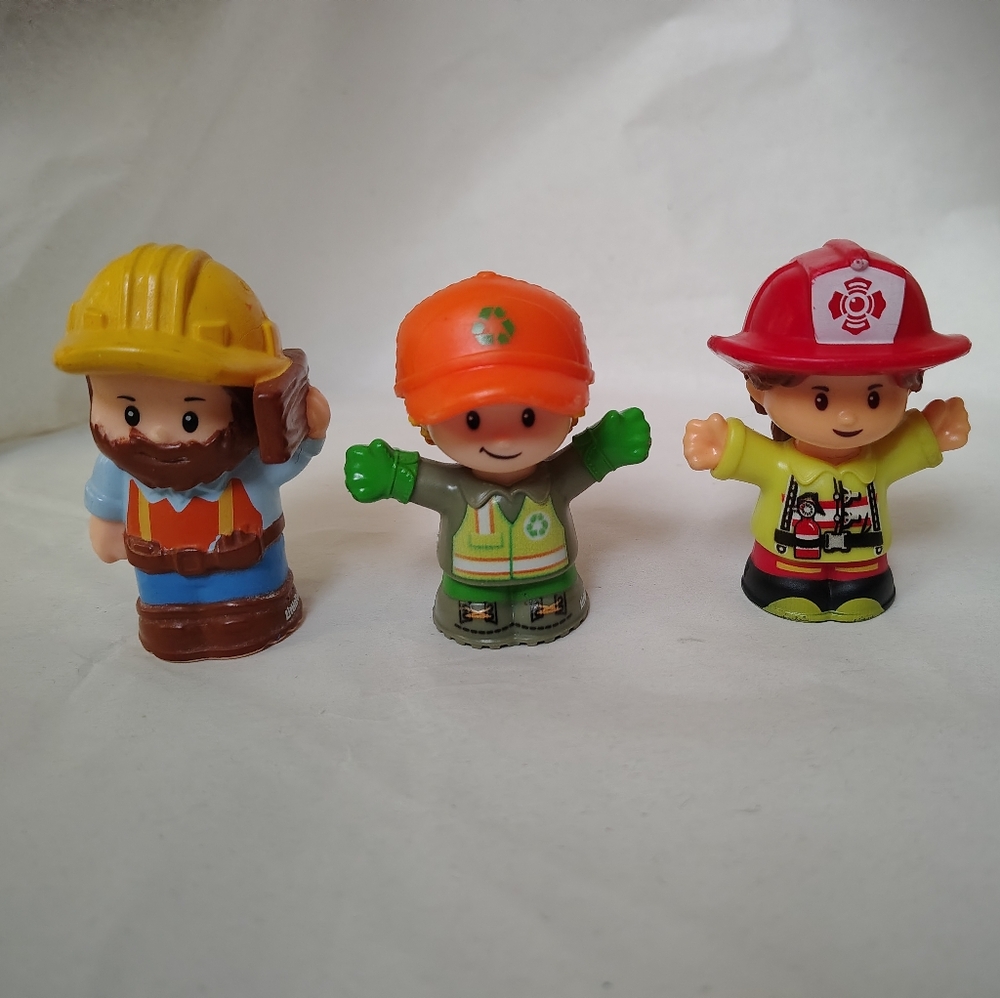 3 fisher price little people